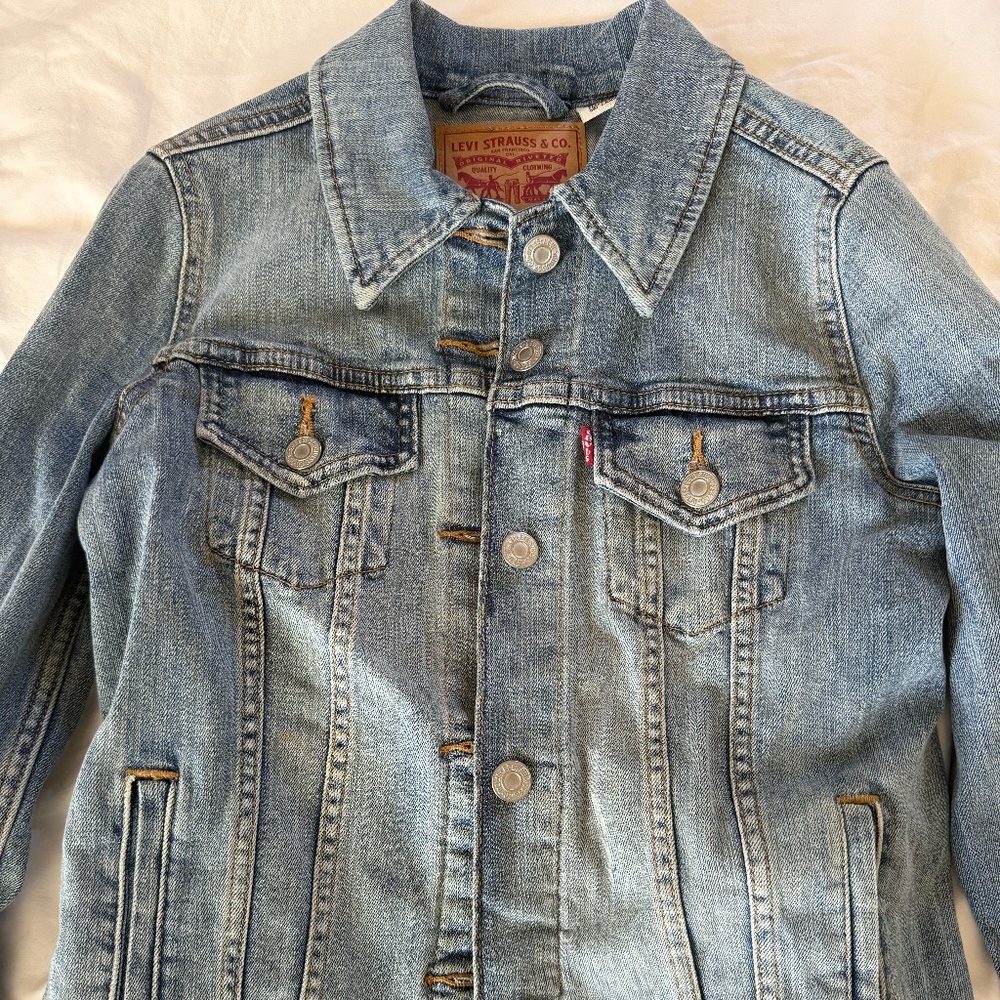 Levi’s Classic Denim Jacket – Light Wash – XS – Excellent Condition
